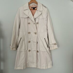 Marc Jacobs Classic Cream Colored Trenchcoat
Size L